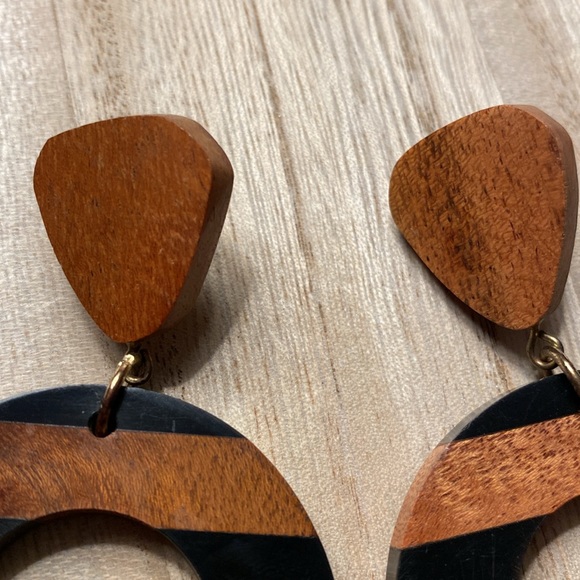 Lightweight earrings - Picture 4 of 10